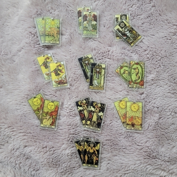 Tarot Card "The Sun" Rose-Gold Resin Earrings - Picture 4 of 4